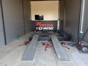 Merenje snage na valjcima u Forza Tuningu Beograd